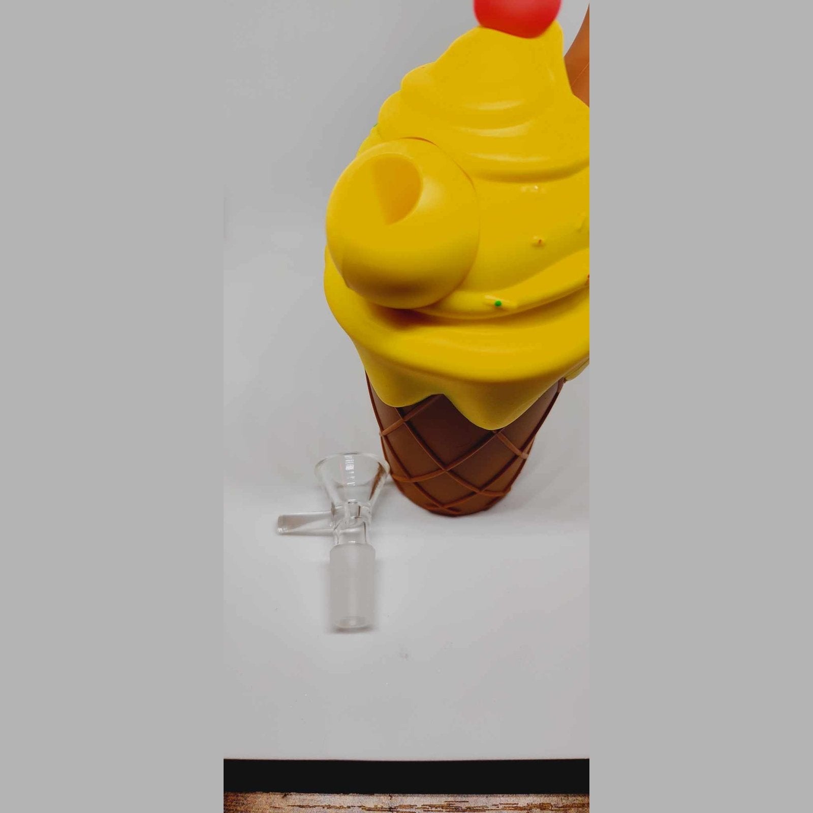 Silicone Ice Cream Cone Water Pipe - Flies High